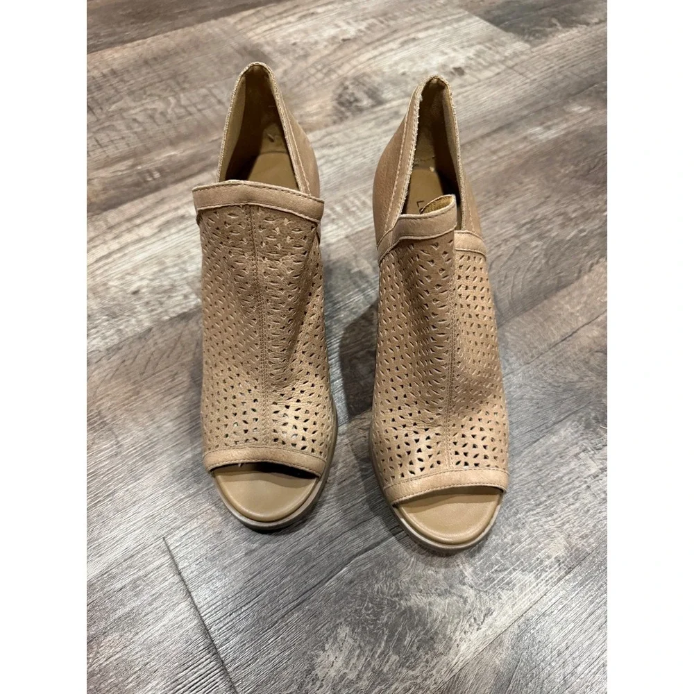 Lucky Brand Tan Perforated Leather Peep Toe Block Heel Booties Ankle Boots
